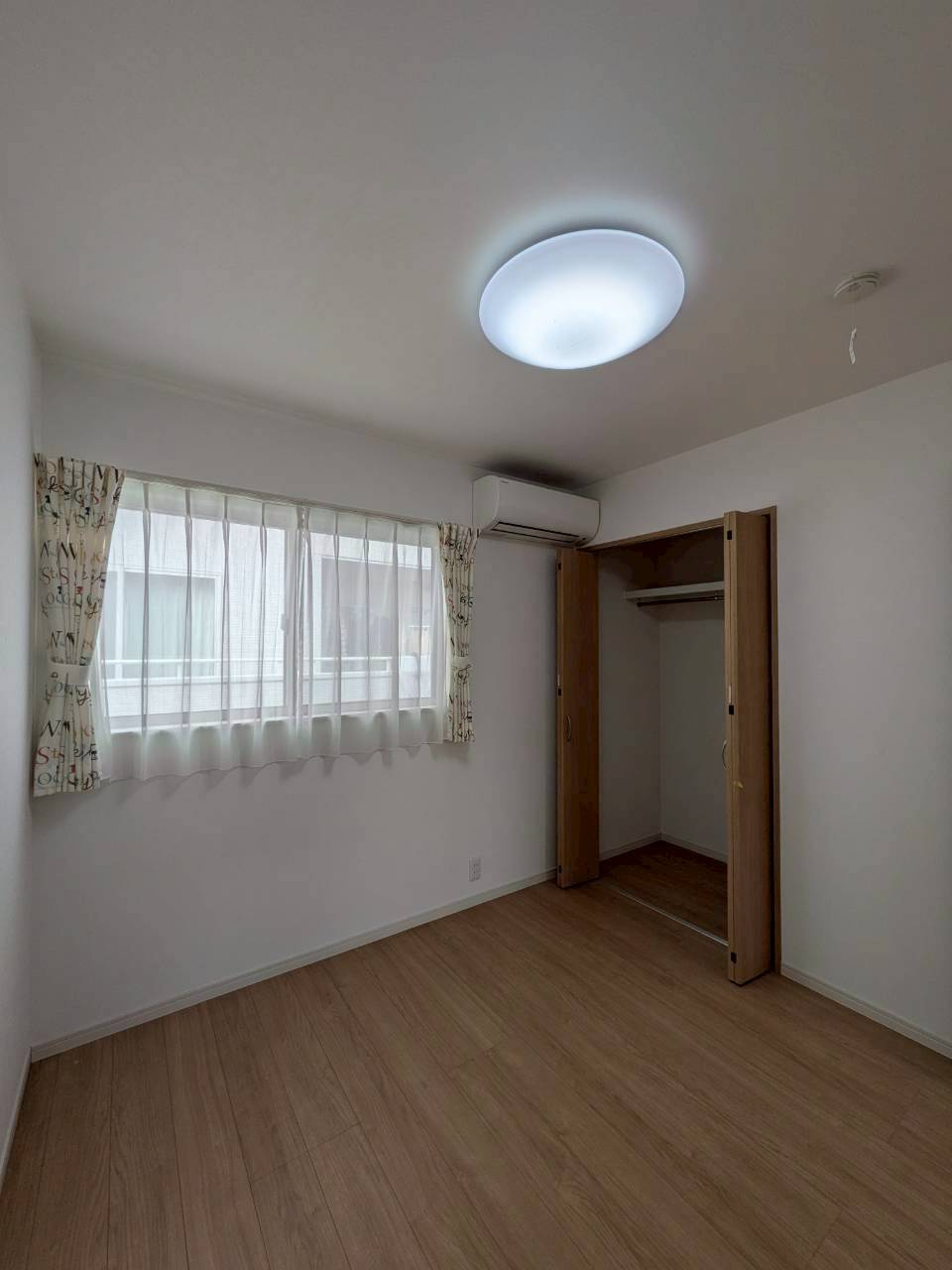 2階約4.5帖の洋室です♪