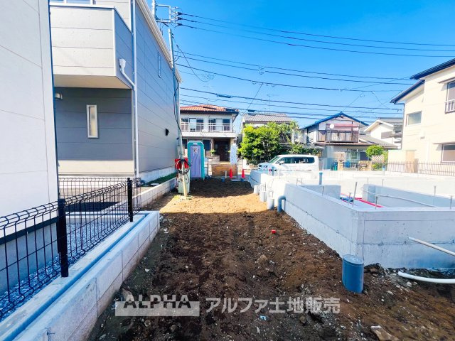 【Blue　sky】　◆青空に包まれて◆ベランダから望む紺碧の空。外を眺め時を忘れるなんて、ひさしかたぶりだろうか。こんなにも広く美しい情景が我が家にも広がっているなんて。こんな時間を大切にしたい。