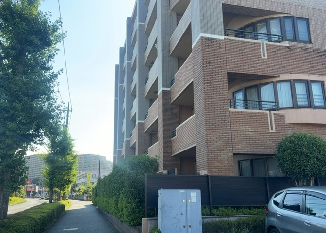 外観はマンション管理がされているかの目安になります。築年数が古いと、壁面は劣化してひび割れが生じることも！建物が古びていても細かいところが修繕されていると、きちんと管理されているなぁと感じるでしょう。