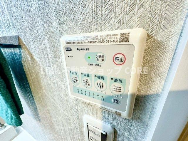 浴室乾燥機能で雨の日でも乾燥が可能。また、浴室内の湿気を排気し、カビの発生を抑えます　