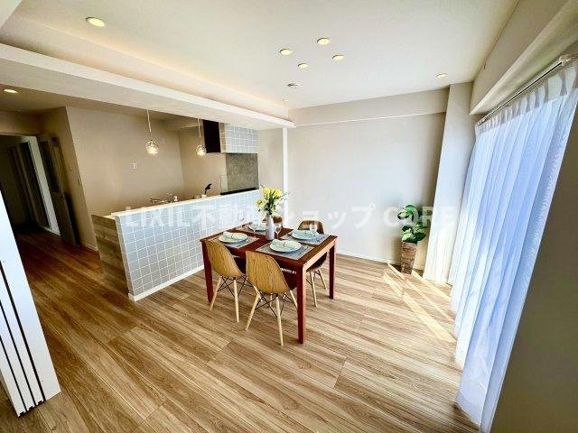 休日はおひさまの光をたっぷりと取りこめるリビングでゆったりと過ごしませんか？　