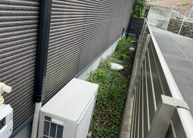庭があることでガーデニングや家庭菜園はもちろん、こどもの遊び場やペットを放して遊ぶことができます。また、家の周囲に余裕があるということです。隣地との間があれば、十分な日当たりと、風通しが確保できます。