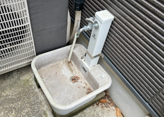 敷地内に散水栓や立水栓があると便利です。水道水を直接利用できるため、水を運ぶ手間を省くことが出来ます。大量の水を必要とする洗車作業や清掃などに役立ちます。その他設備とあわせて、現地でご確認ください。