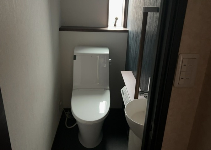トイレは大きさや形、機能、抗菌性などが異なる多種多彩なタイプが各メーカーから出ています。それぞれに良さがあるため、事前にどういったタイプのトイレがいいのかをご家庭内で決めて、内見に行くといいでしょう。