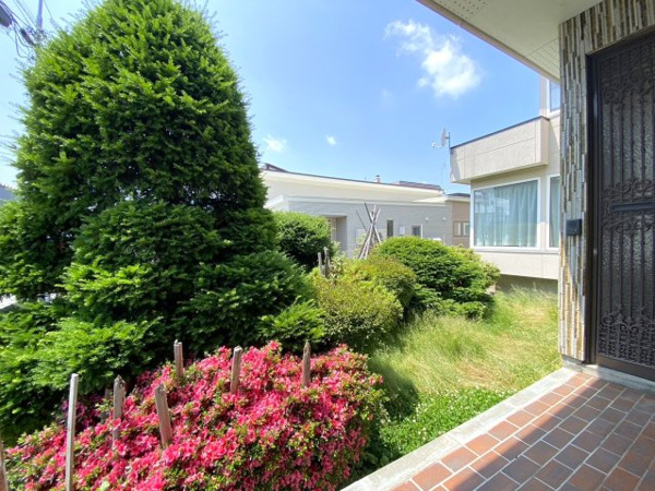 【江別市幸町の庭】