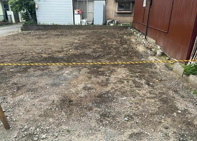 土地の形が極端に長細かったり、狭小地、あるいは道路との高低差がある傾斜地だった場合、後々売ろうとしても買い手がつかない場合もあります。後々、売却することになった時に価値の下がらない土地を選びましょう。