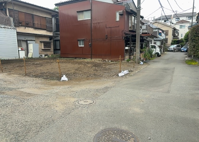 隣家の土地はどうなっているのか、生活利便施設が近くにあるのか、学校まで近いかなど、お客様のライフスタイルにあわせたイメージが重要です。また、近くにあると困る施設が近くにないかも確認するといいでしょう。