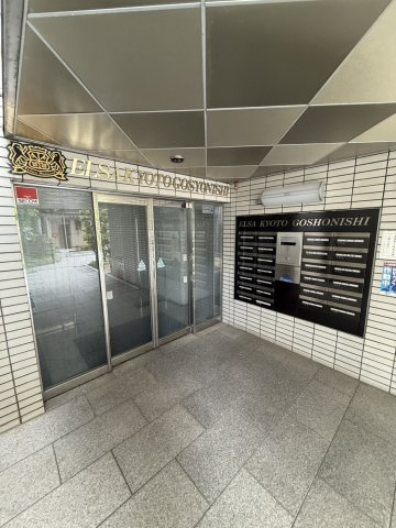 オートロック付きのマンションです。