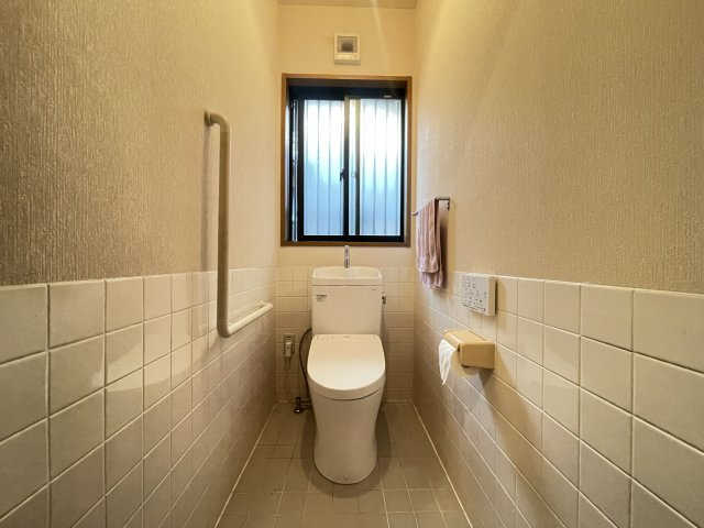 清潔感のあるトイレで、気持ちよくお使いいただけます。