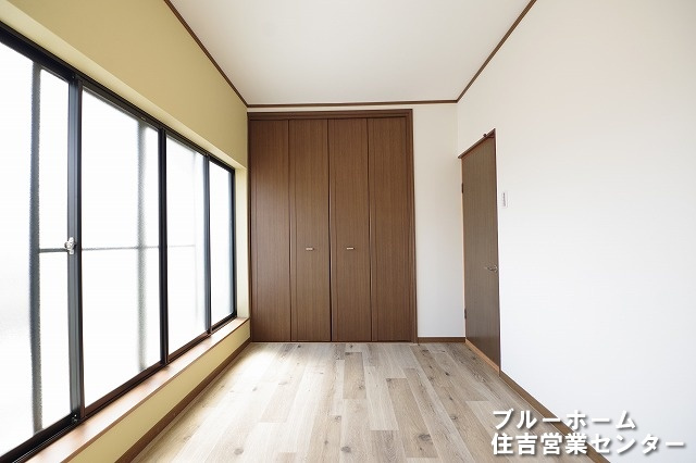 約5帖の洋室です！お部屋には収納や窓があります！