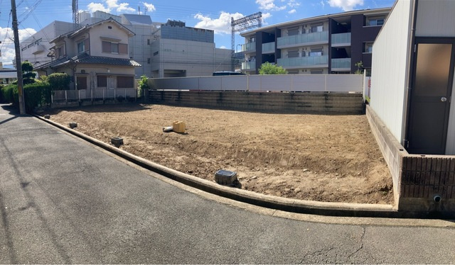 前面道路含む現地写真です