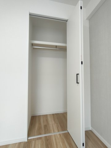 【洋室2　収納】　収納豊富な設計で、お部屋を広々と使えます。