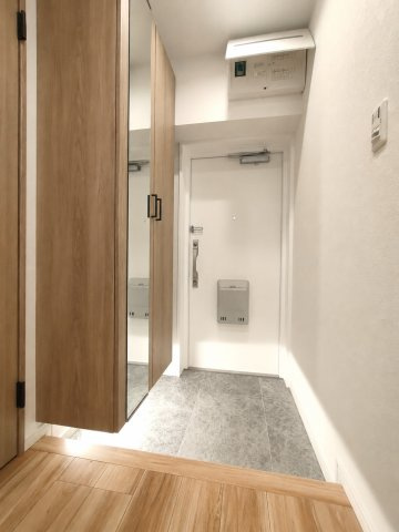 【玄関】　清潔感のある玄関で、お客様を気持ちよくお迎えします。