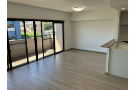 サーパス新屋敷の外観