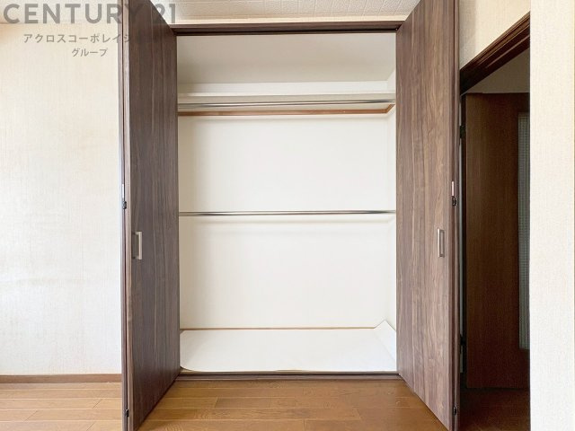 衣類やアクセサリー、小物類の収納が便利で整理整頓がしやすく、部屋の美観を保ちつつ、スペースを最大限に活用できます。衣服のしわやダメージを防ぎ、長持ちさせることができます。　