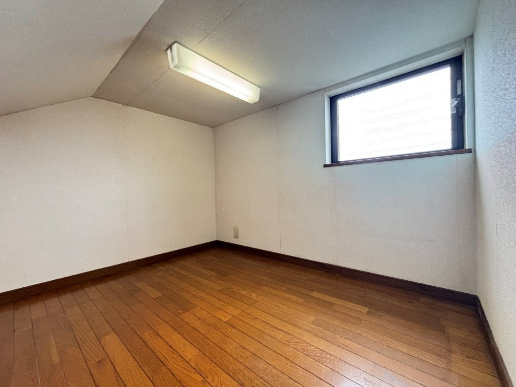 屋根裏収納