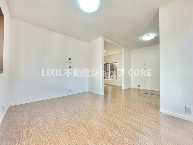 休日はおひさまの光をたっぷりと取りこめるリビングでゆったりと過ごしませんか？　