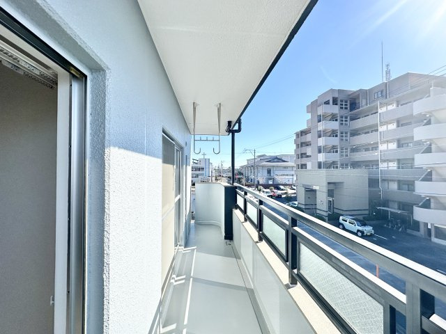 バルコニーへ出ると気持ちの良い風が吹き抜けます！
