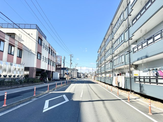 前面道路西側を向いて撮影しました！
