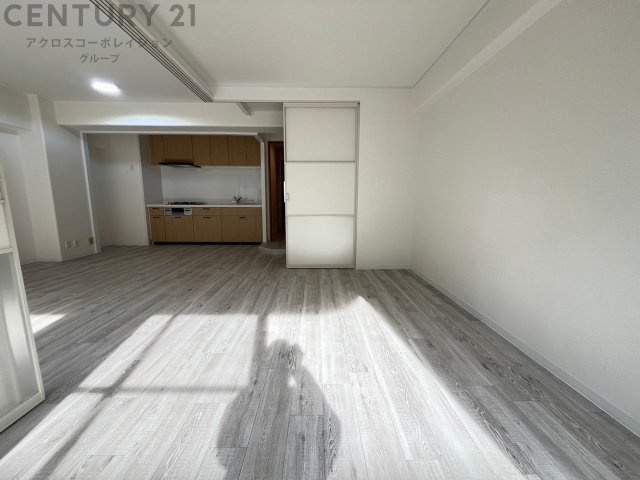 子供部屋…創造性や成長を促す遊びの空間を提供。学習や趣味に集中できる環境を整えます。個別のプライベートスペースは自己表現と自立心を育み、心地よい睡眠環境を整えリラックスできる場所を提供。