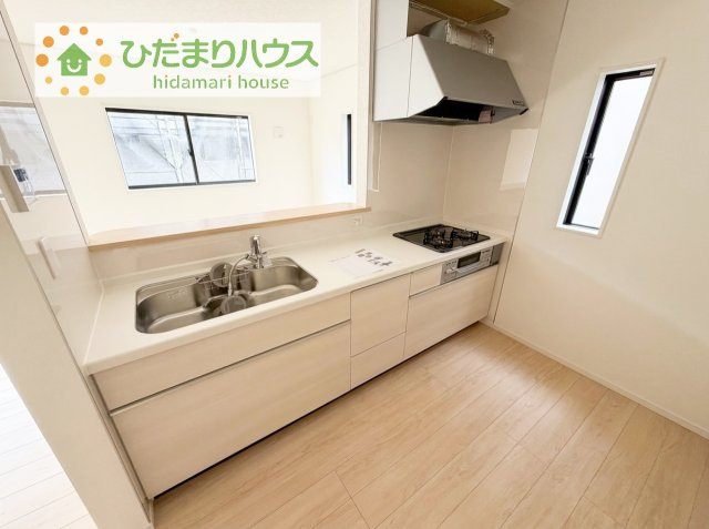 料理をしながらでも、ご家族との会話を楽しめる対面式キッチン♪