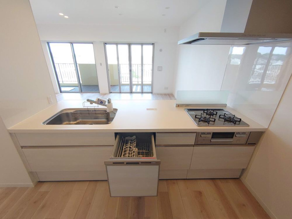 【レイディアントシティ横濱カルティエ6のキッチン】