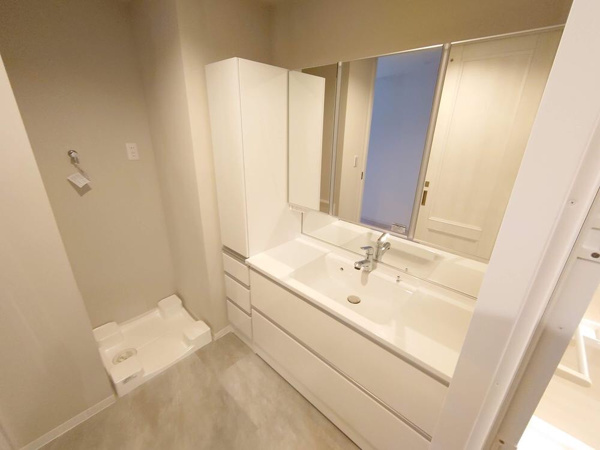 【レイディアントシティ横濱カルティエ6の独立洗面台】