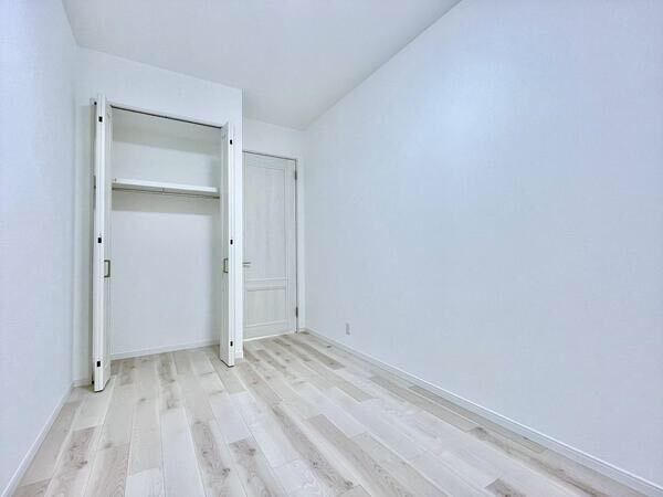 【レイディアントシティ横濱カルティエ6の洋室】