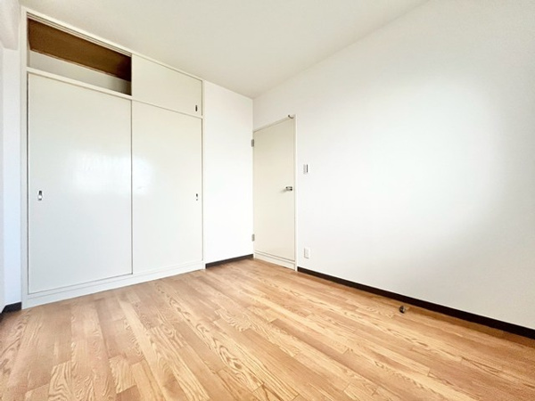 日商岩井緑地公園マンションの寝室