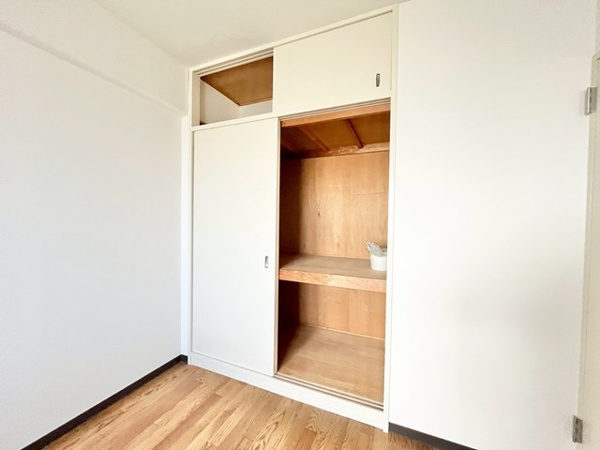 日商岩井緑地公園マンションの収納