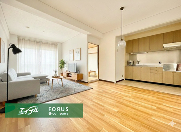 日商岩井緑地公園マンションの居間