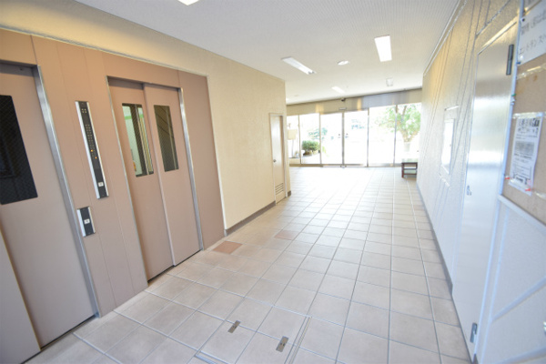 日商岩井緑地公園マンションのロビー