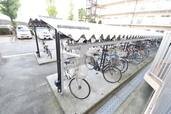 日商岩井緑地公園マンションの駐輪場