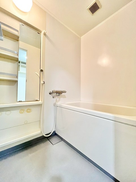 日商岩井緑地公園マンションの浴室