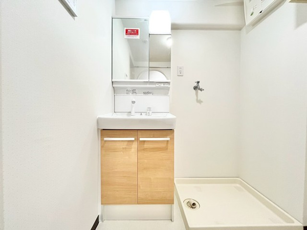 日商岩井緑地公園マンションの独立洗面台