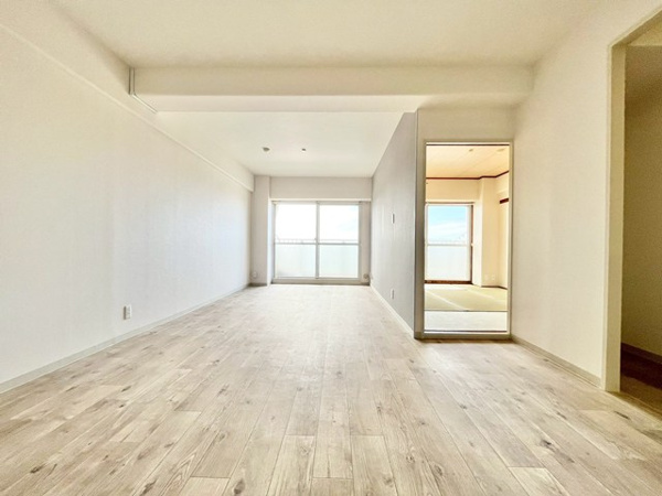 日商岩井緑地公園マンションのリビングダイニング