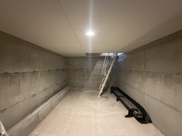 広々とした床下収納で、スキー用品やキャンプ道具なども置けます。