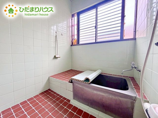 ゆったり浸かれるバスルーム♪お子様とも一緒に入れます(^^)/