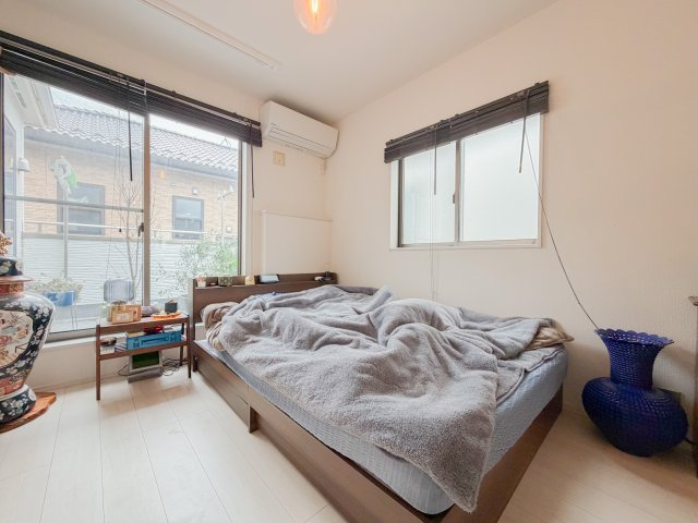約11.25帖の洋室・ライフスタイルに合わせて間仕切りを設けることで、2部屋として利用可能です。