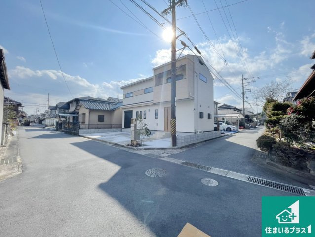 周辺は落ち着いた街並みの住宅地！子育てがしやすい住環境です！