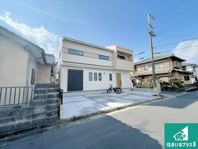 周辺は落ち着いた街並みの住宅地！子育てがしやすい住環境です！