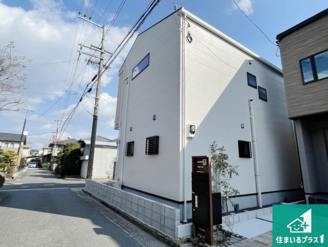 周辺は落ち着いた街並みの住宅地！子育てがしやすい住環境です！