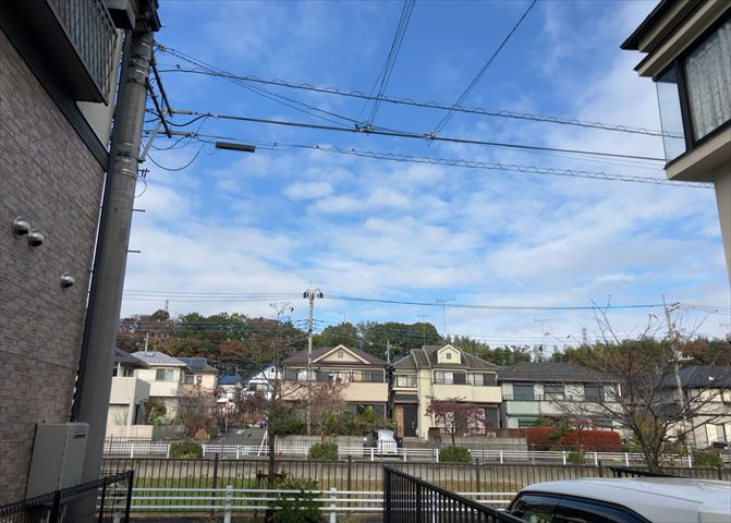桜や紅葉の名所に出かける人は多いと思いますが、家にいながら季節の移ろいを感じる生活を送りませんか？リビングや窓から見える景色が生活を彩るワンポイントに！現地から見える景色を堪能してみては如何でしょう。