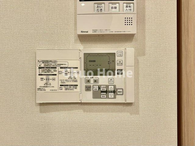 【床暖房】冬は足元から暖めてくれる床暖房はエアコンとは違って埃が舞いませんので健康にも良さそうですね。