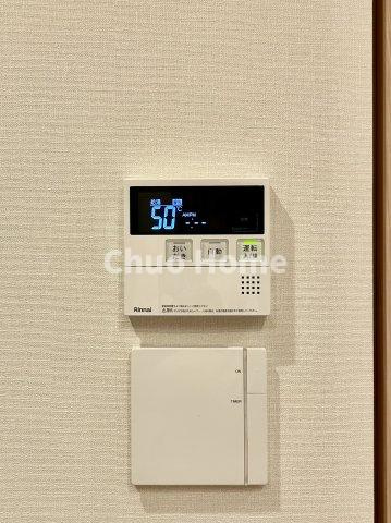 【給湯リモコン】外での一日を忘れさせてくれるオートバス機能でお好みの湯量・温度に調整された浴槽。