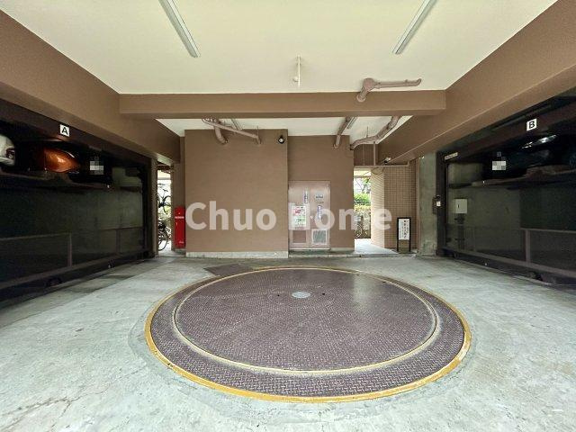 【敷地内駐車場】最新の空き状況や費用などの詳細は担当スタッフまでお問い合わせください。