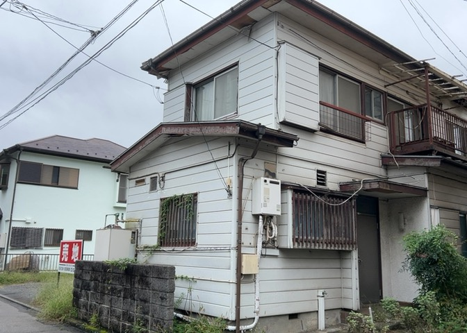 人が暮らすうえで日光は大切な要素となります。日当たりの良さは譲れないポイントですね。併せて近くに大きな建築物の建築予定がないか、あるいはそれが可能な土地が近くにないか事前に確認することもお勧めします。