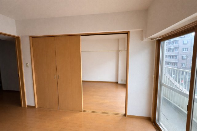 明るくきれいな洋室です