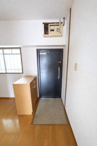 収納もある玄関です