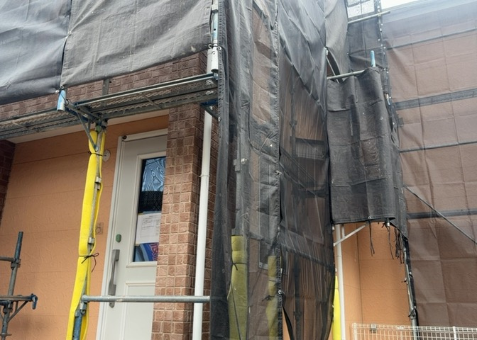 木造住宅とは土台、壁、柱など建築物の強度を支える構造体の材に木が使用されている構造を指します。構造体は建物の自重を支えるだけではなく風圧や水圧、積裁荷重などあらゆる衝撃に耐えるための基礎です。